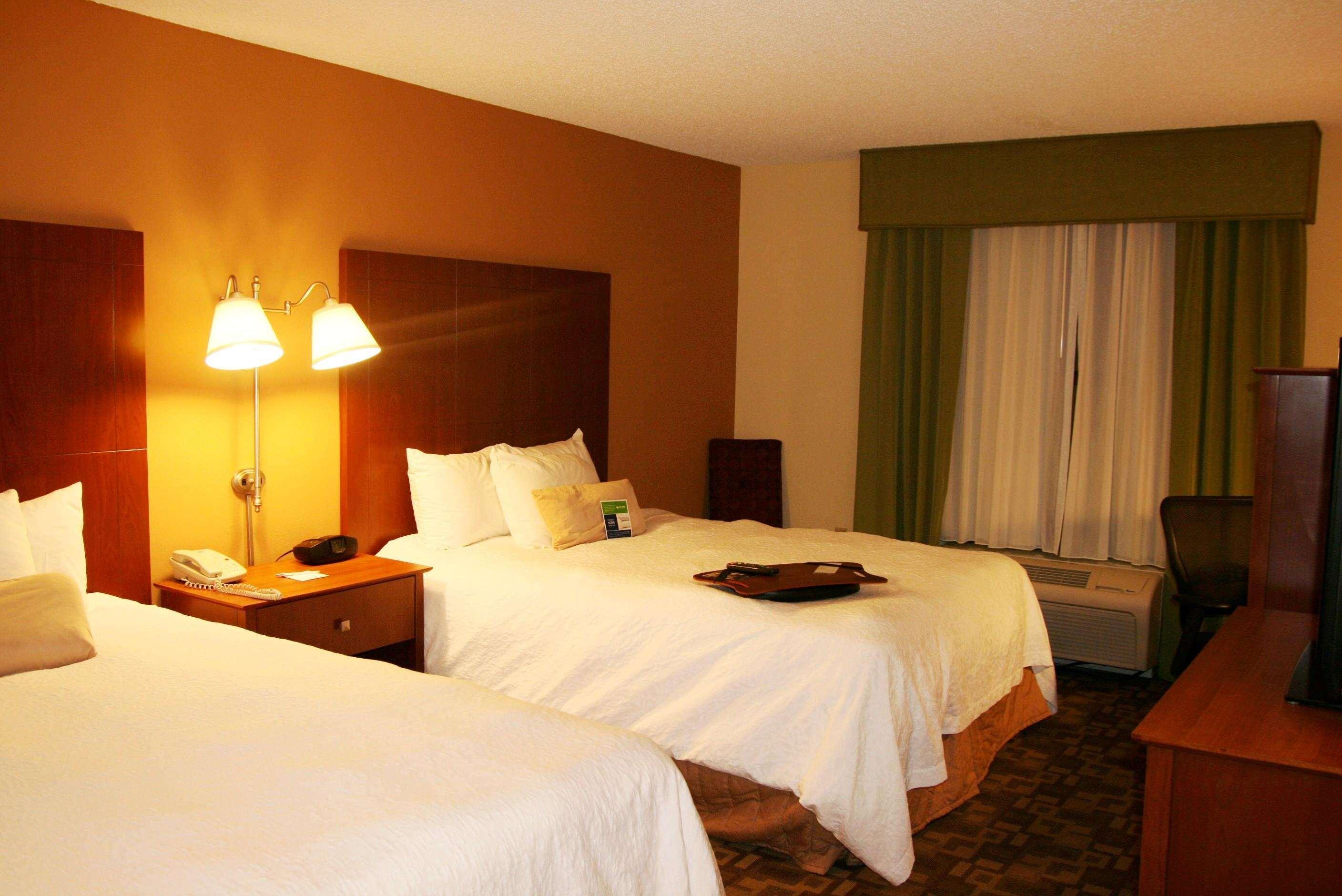 Hampton Inn & Suites Kansas City-Merriam Bagian luar foto