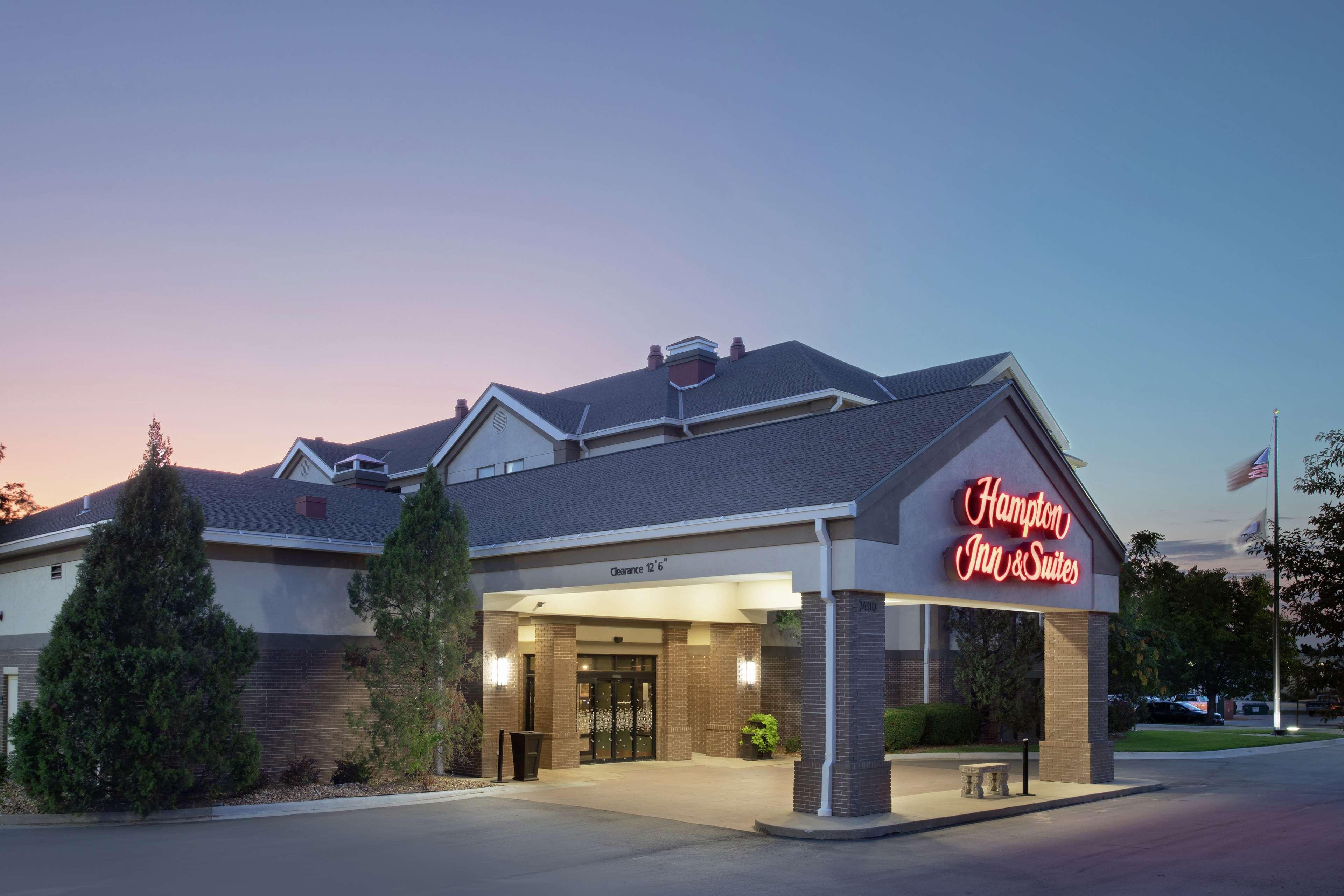 Hampton Inn & Suites Kansas City-Merriam Bagian luar foto